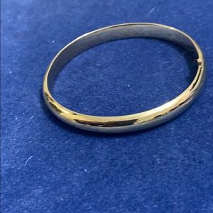 Round gold bangle